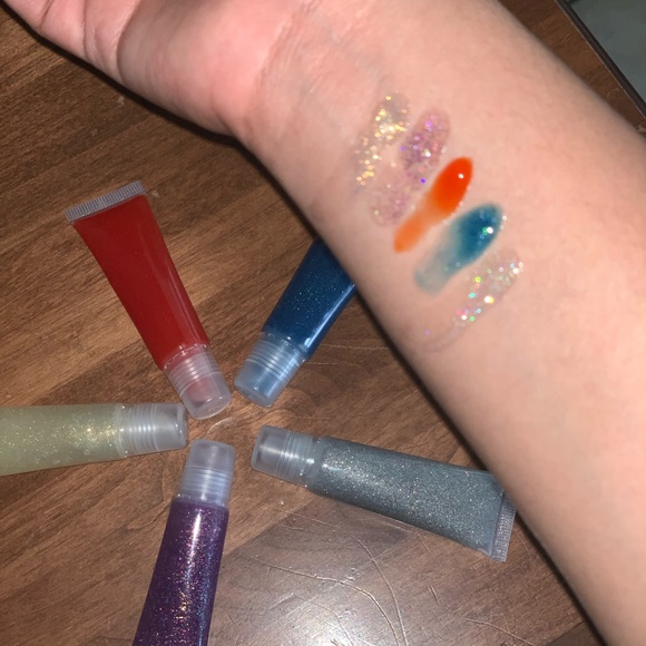 Lip glosses - Picture 2 of 3